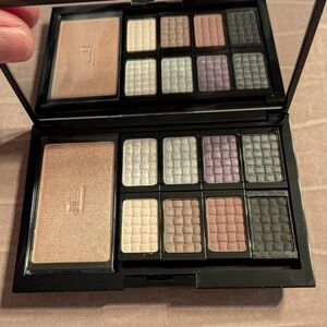 Doucce Eyeshadow Palette - Gold, Silver, Purple, Brown, Black